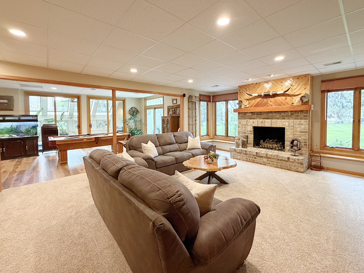 211 Ridge Lane Lake In The Hills IL 60156