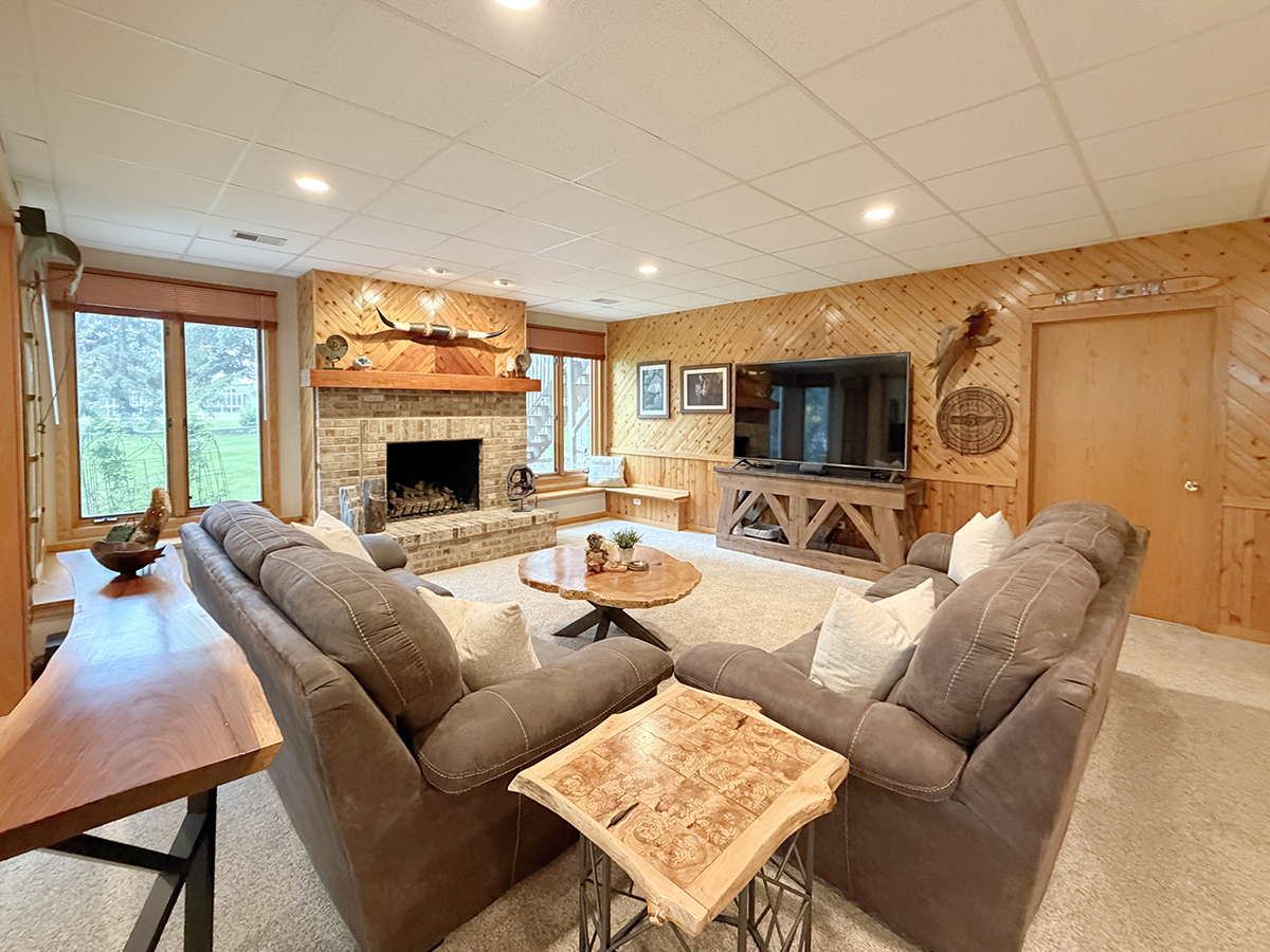 211 Ridge Lane Lake In The Hills IL 60156
