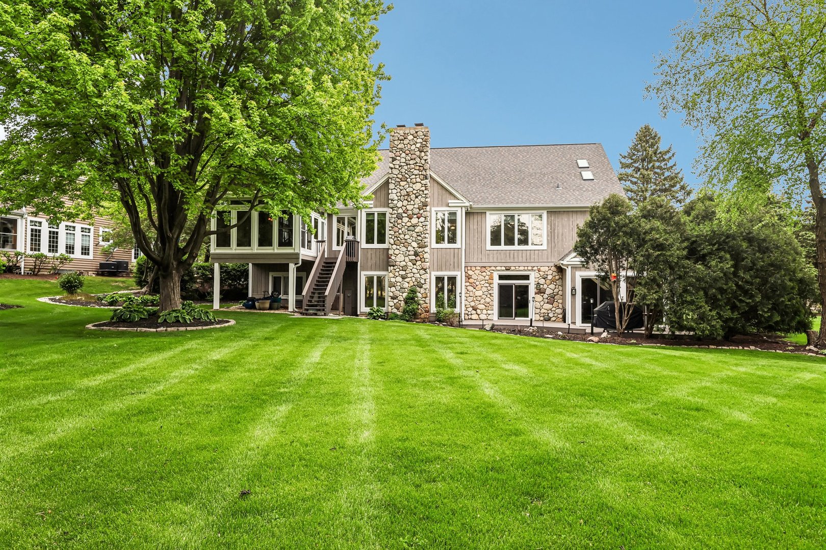 211 Ridge Lane Lake In The Hills IL 60156