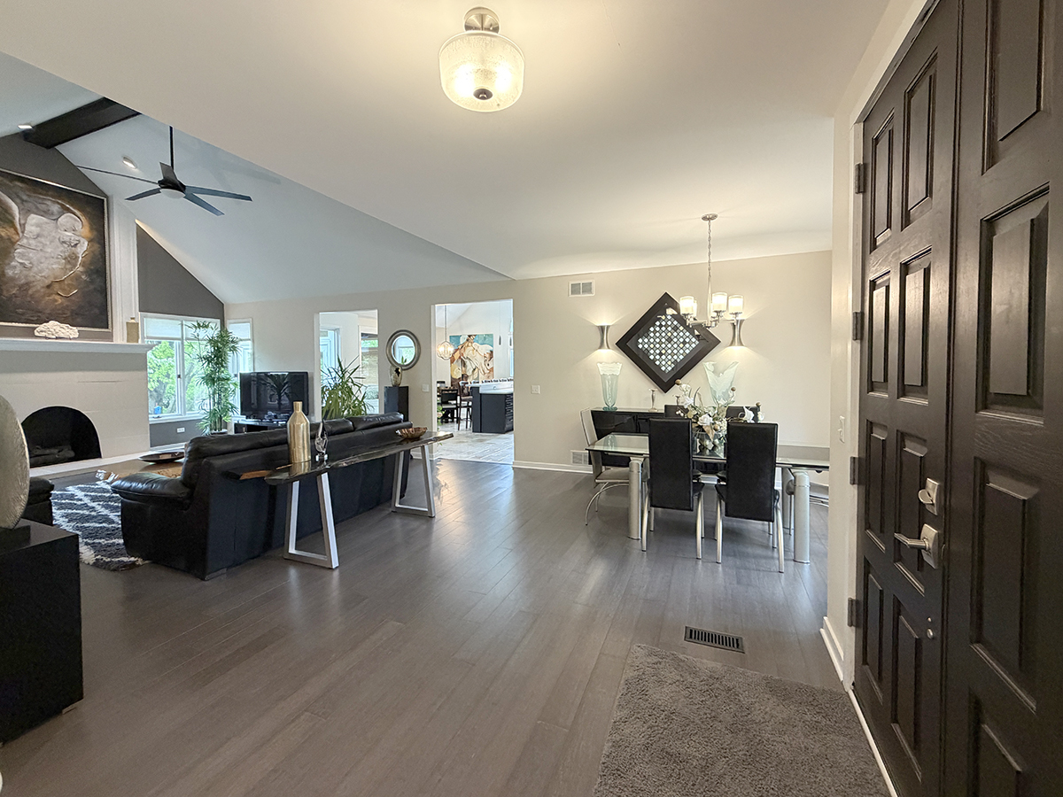 211 Ridge Lane Lake In The Hills IL 60156