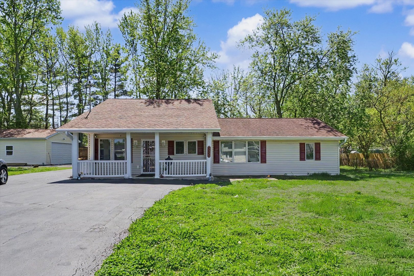 5555 Thrush Avenue Decatur IL 62521