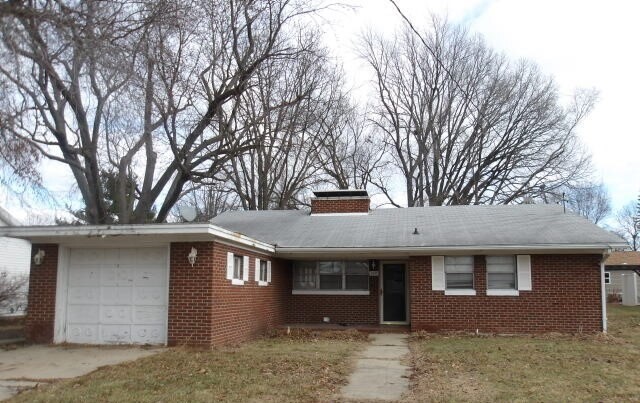 108 North Locust Street Maroa IL 61756