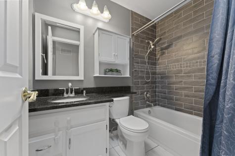 309 Plymouth Lane NW Bloomingdale IL 60108