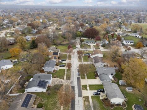 309 Plymouth Lane NW Bloomingdale IL 60108