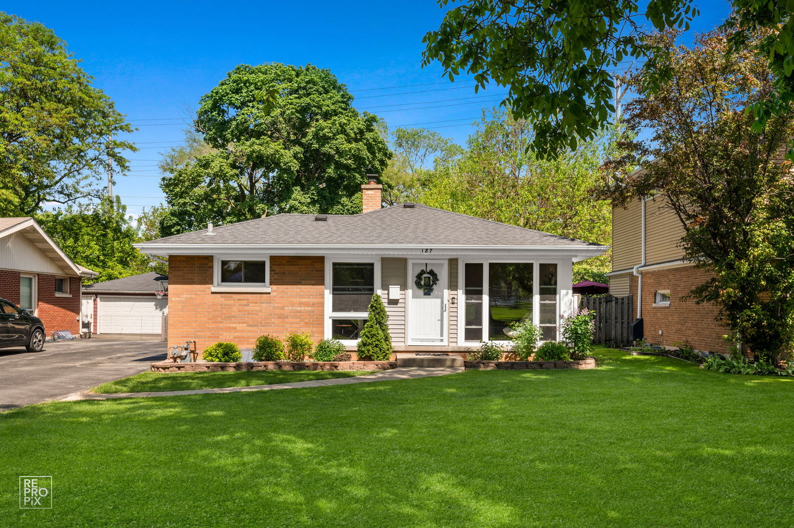 187 North Hampshire Avenue Elmhurst IL 60126