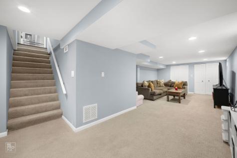 187 North Hampshire Avenue Elmhurst IL 60126