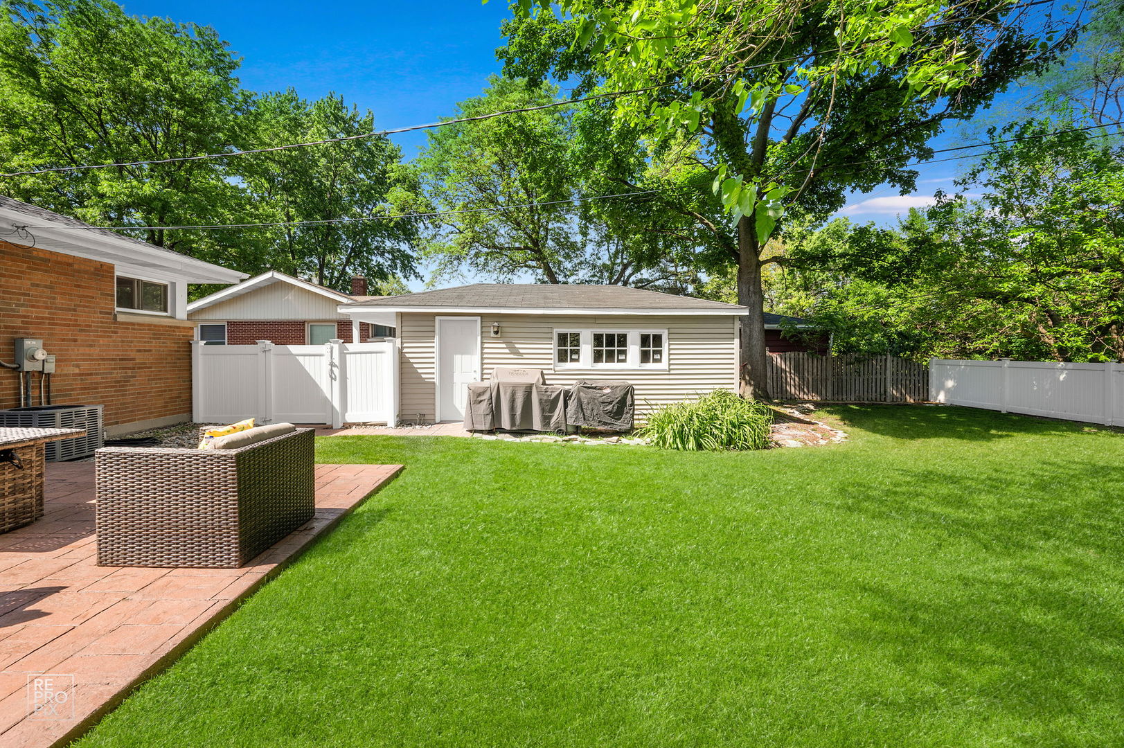 187 North Hampshire Avenue Elmhurst IL 60126