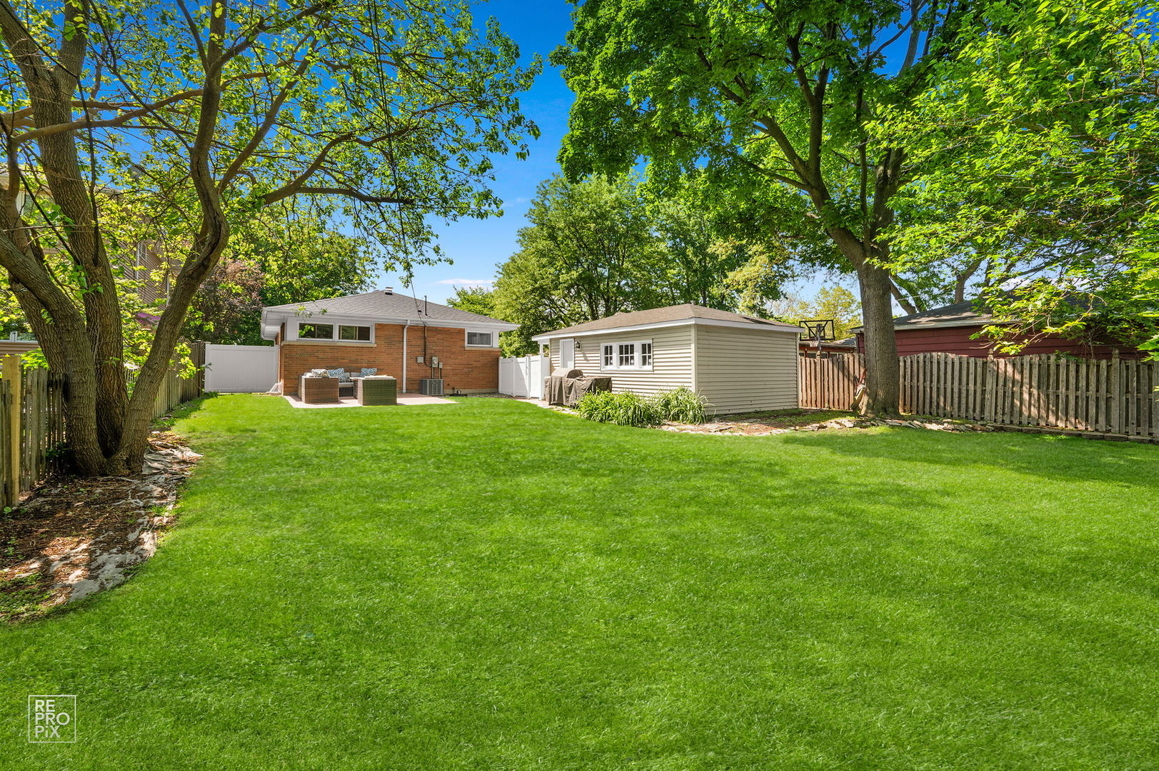 187 North Hampshire Avenue Elmhurst IL 60126