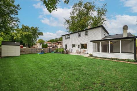 481 Sussex Court Buffalo Grove IL 60089