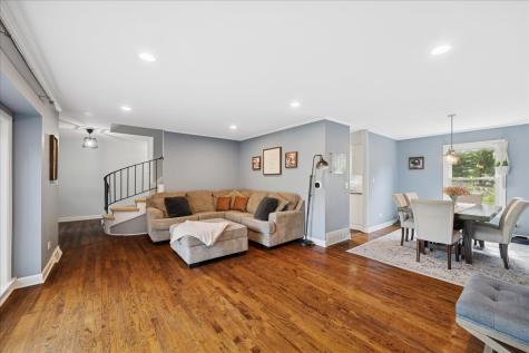 481 Sussex Court Buffalo Grove IL 60089