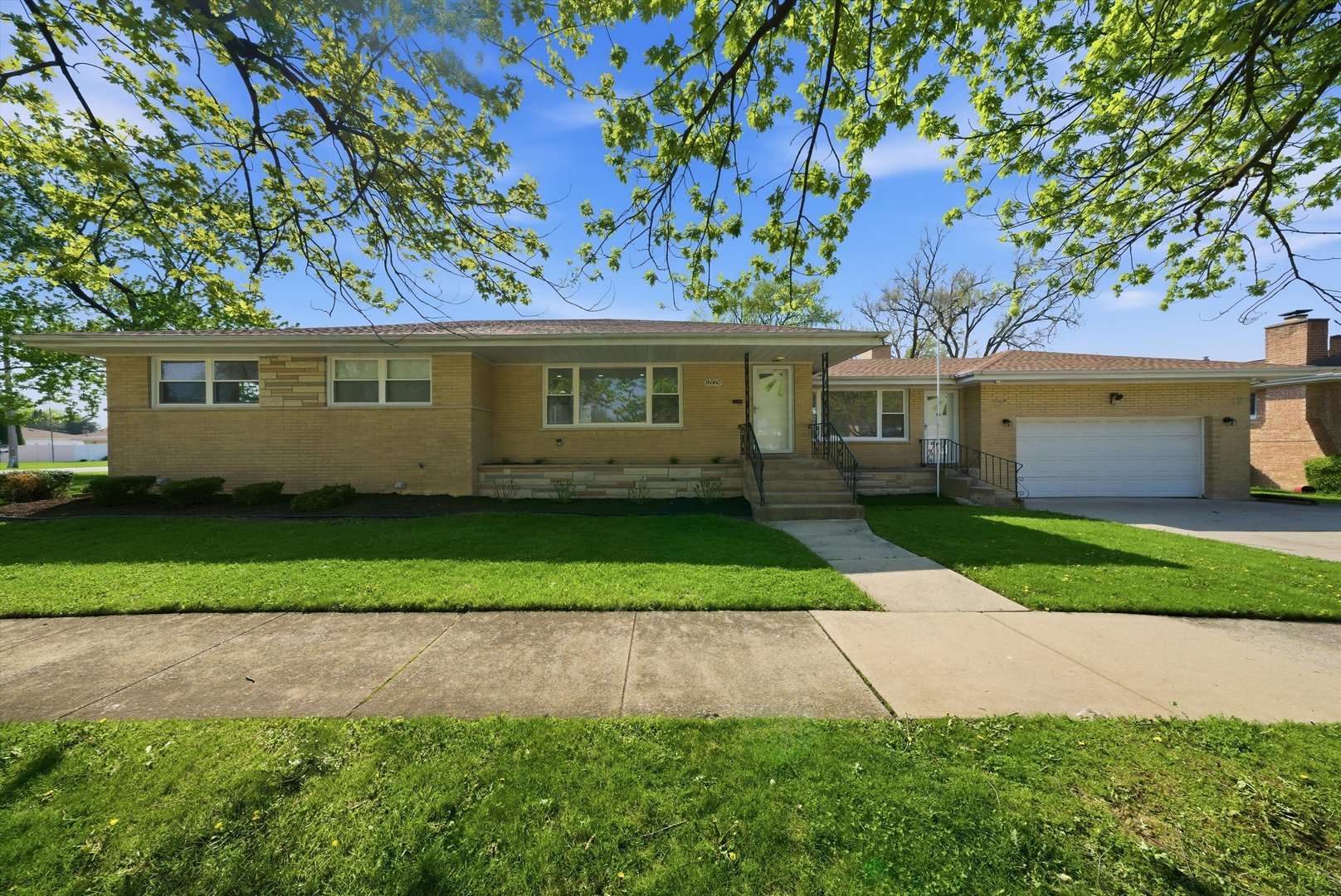 16560 Greenwood Avenue South Holland IL 60473