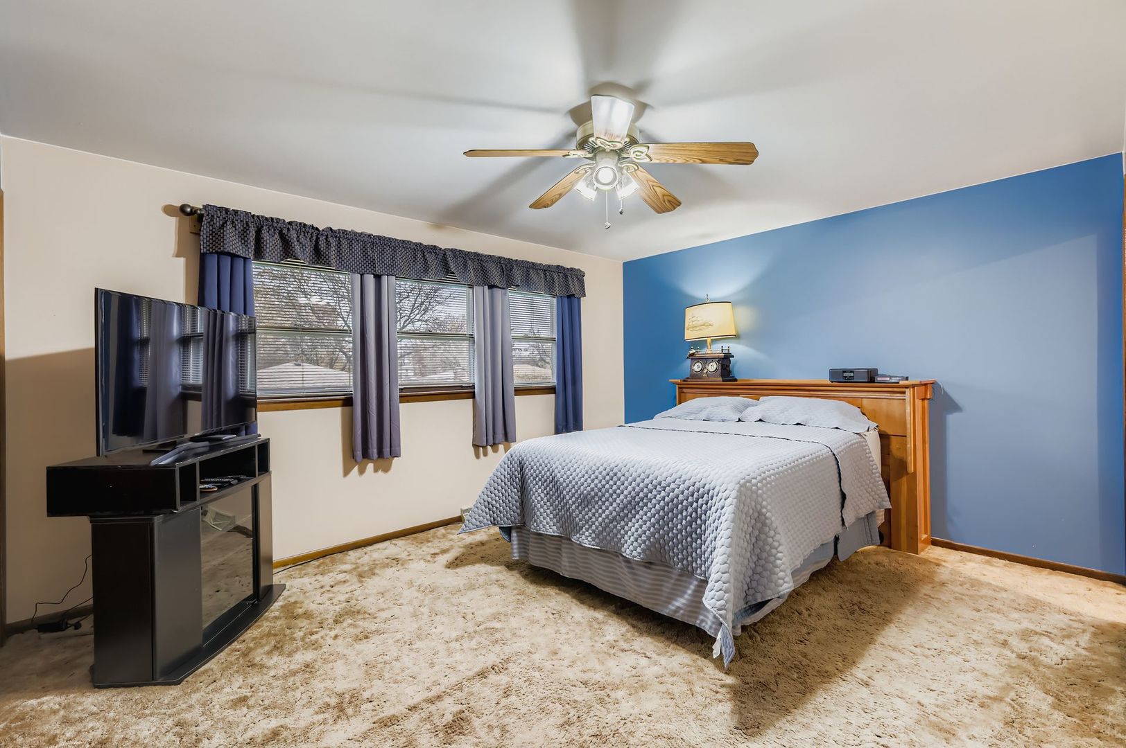 517 East Weathersfield Way Schaumburg IL 60193