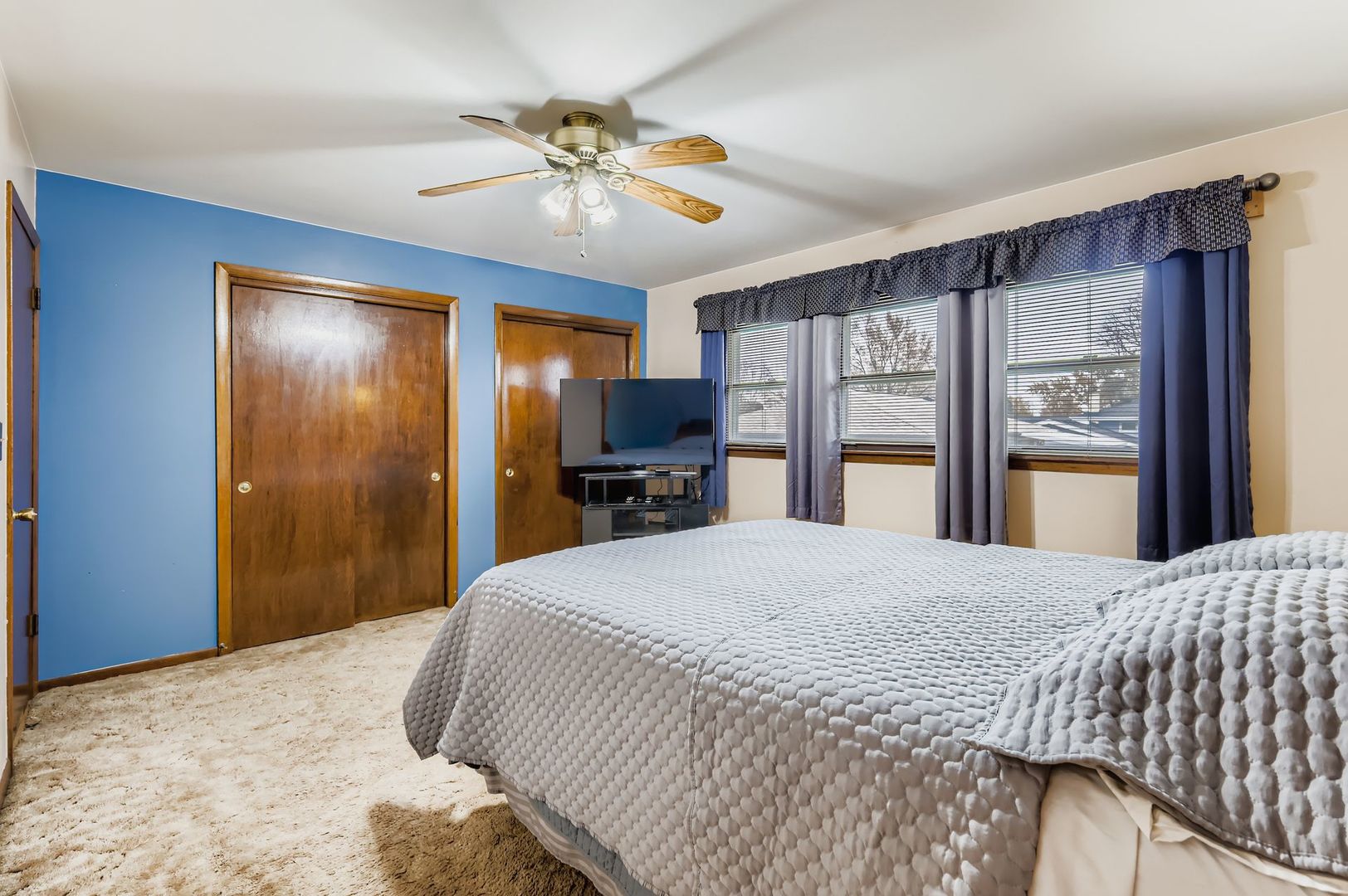 517 East Weathersfield Way Schaumburg IL 60193