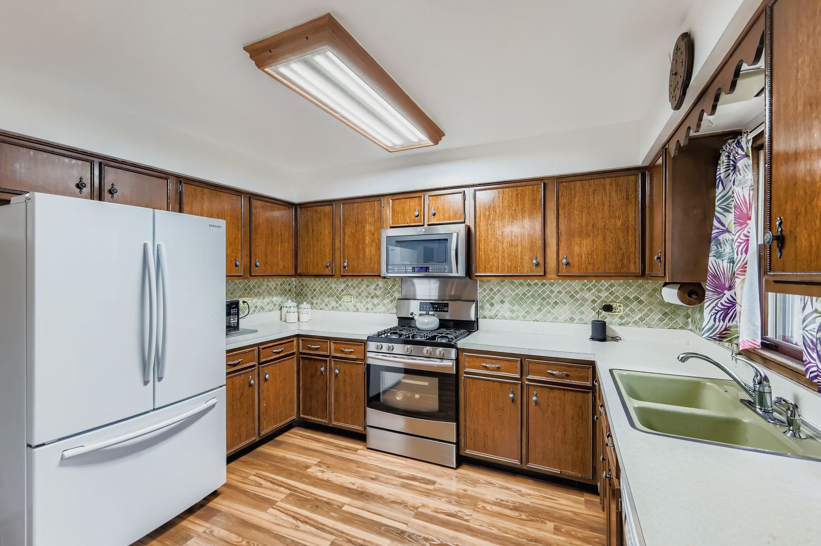 517 East Weathersfield Way Schaumburg IL 60193