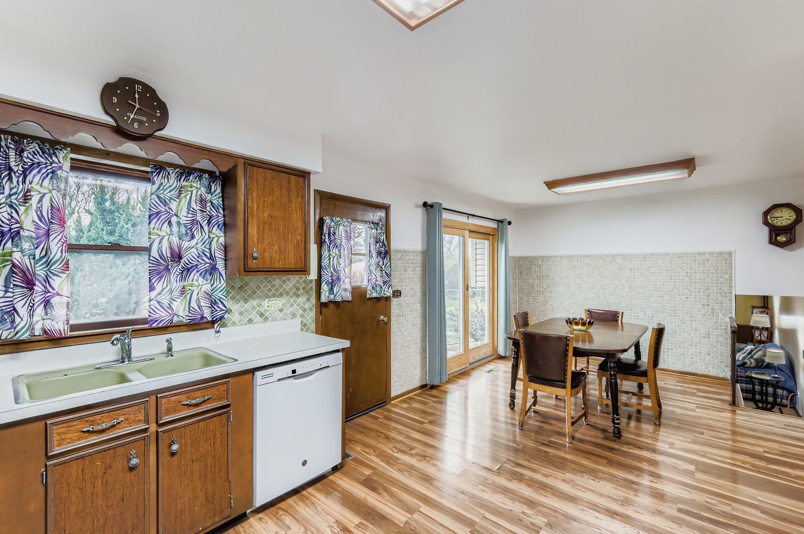 517 East Weathersfield Way Schaumburg IL 60193