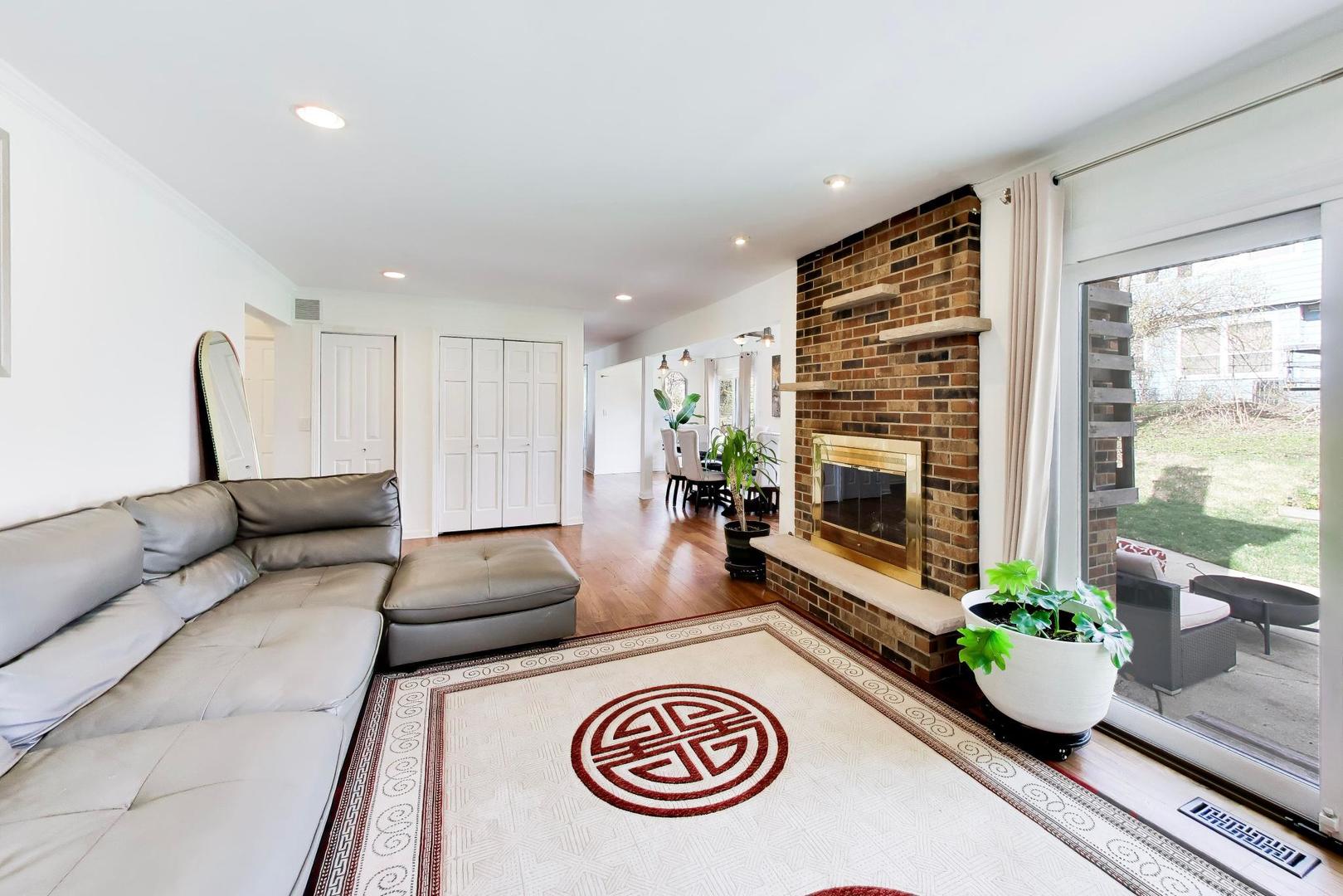 5S671 Buttonwood Court Naperville IL 60540