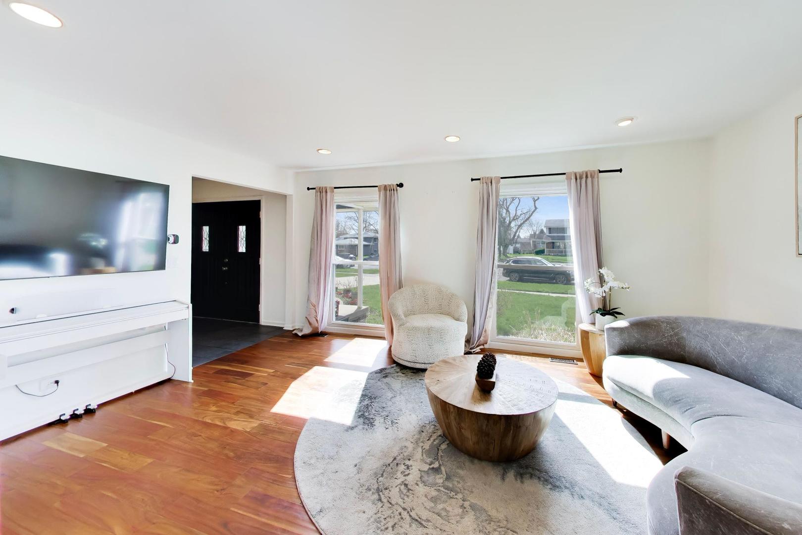 5S671 Buttonwood Court Naperville IL 60540