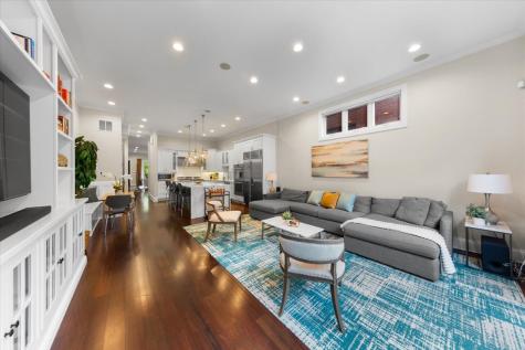 1716 West Wolfram Street Chicago IL 60657