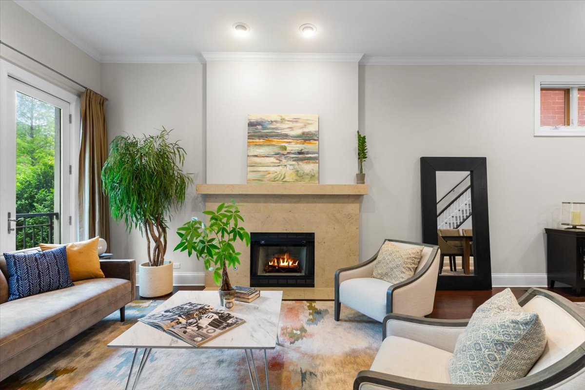 1716 West Wolfram Street Chicago IL 60657