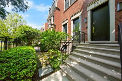 1716 West Wolfram Street Chicago IL 60657