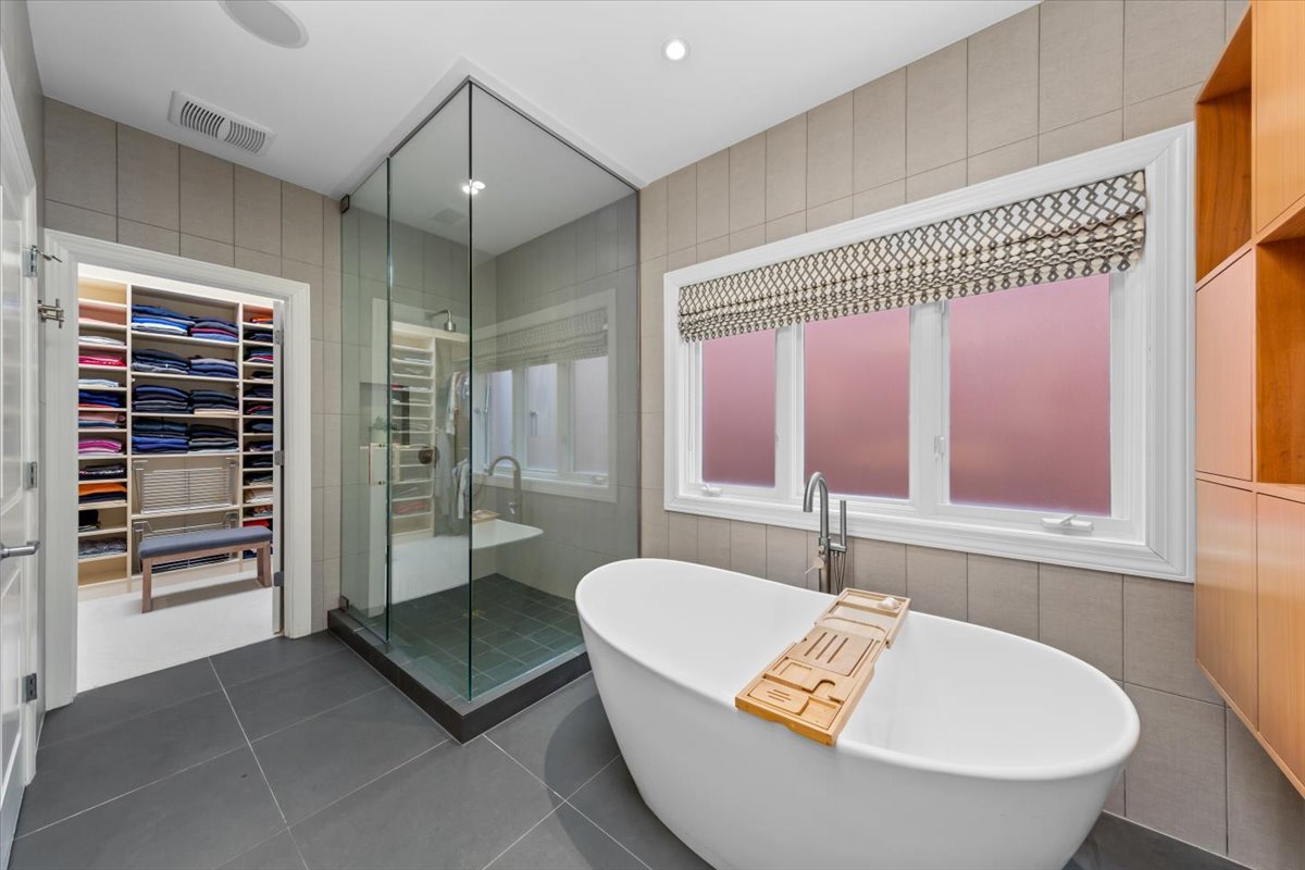 1716 West Wolfram Street Chicago IL 60657