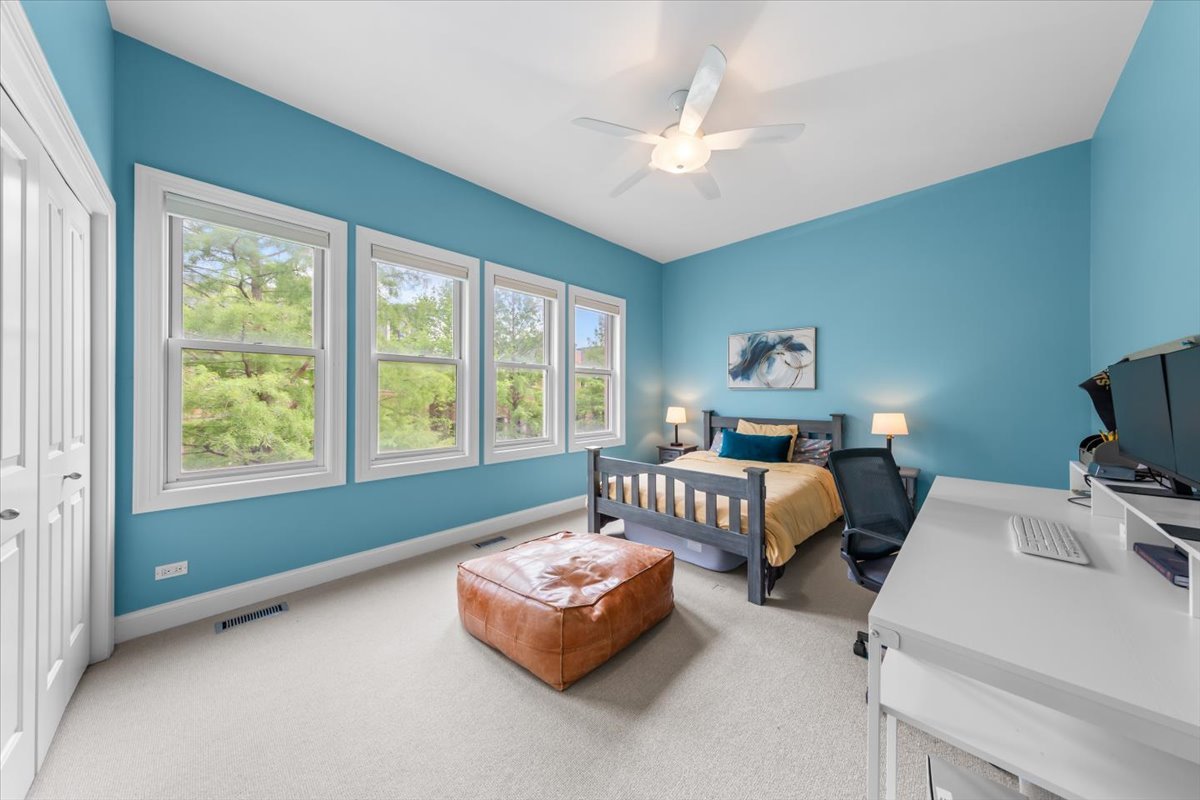 1716 West Wolfram Street Chicago IL 60657