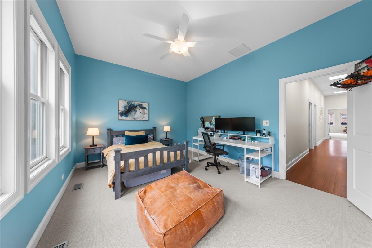 1716 West Wolfram Street Chicago IL 60657