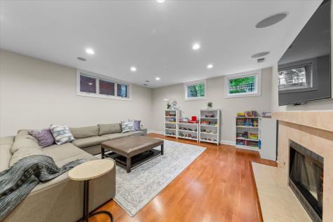 1716 West Wolfram Street Chicago IL 60657