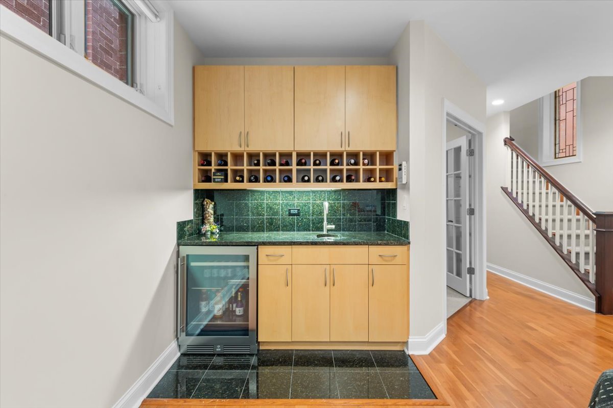 1716 West Wolfram Street Chicago IL 60657