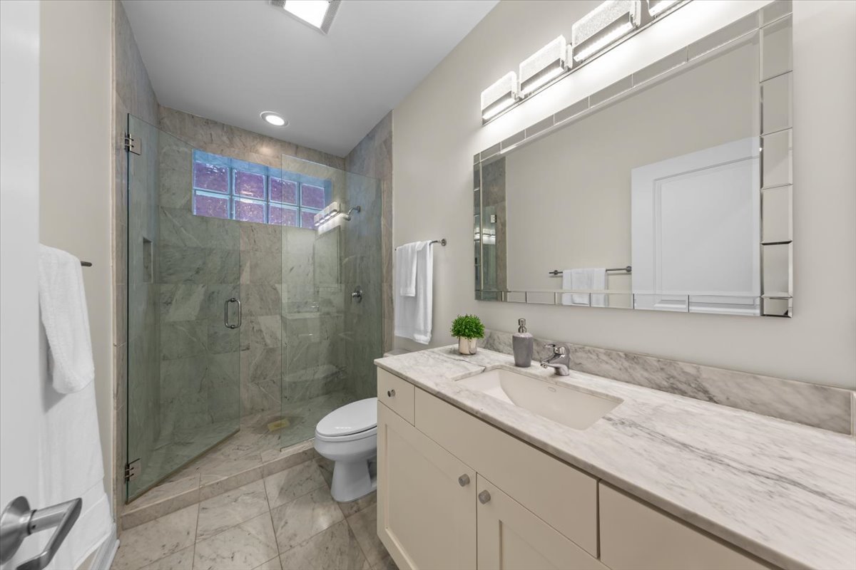 1716 West Wolfram Street Chicago IL 60657
