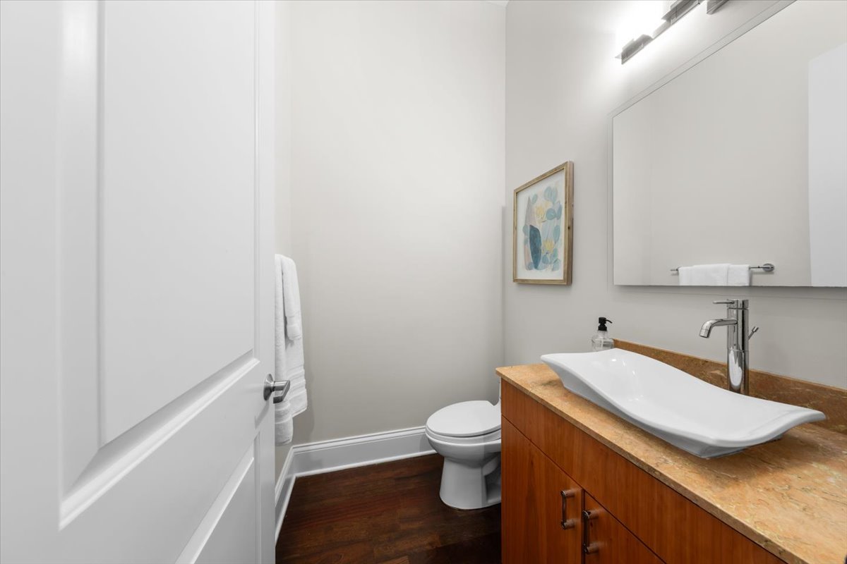 1716 West Wolfram Street Chicago IL 60657