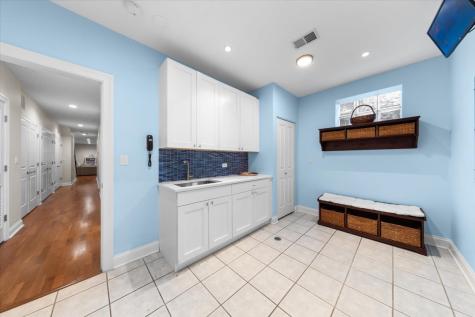 1716 West Wolfram Street Chicago IL 60657