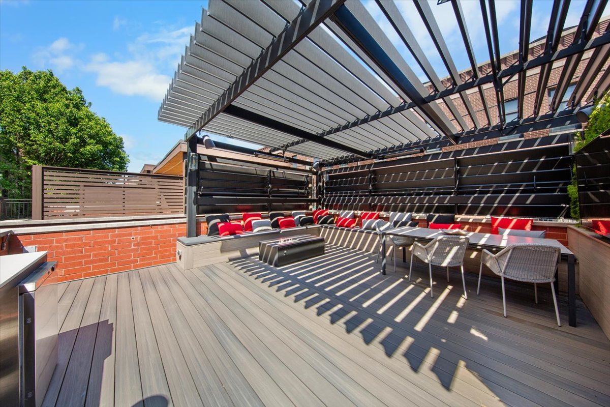 1716 West Wolfram Street Chicago IL 60657