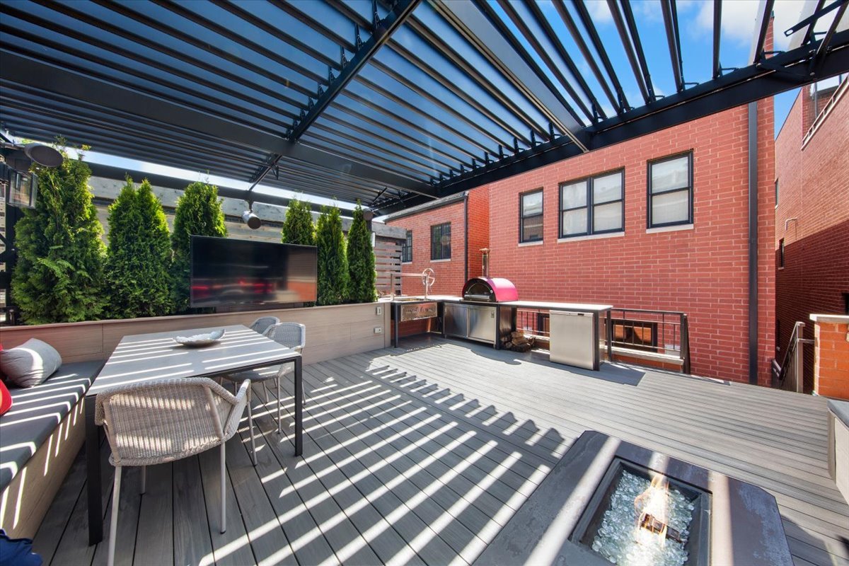 1716 West Wolfram Street Chicago IL 60657