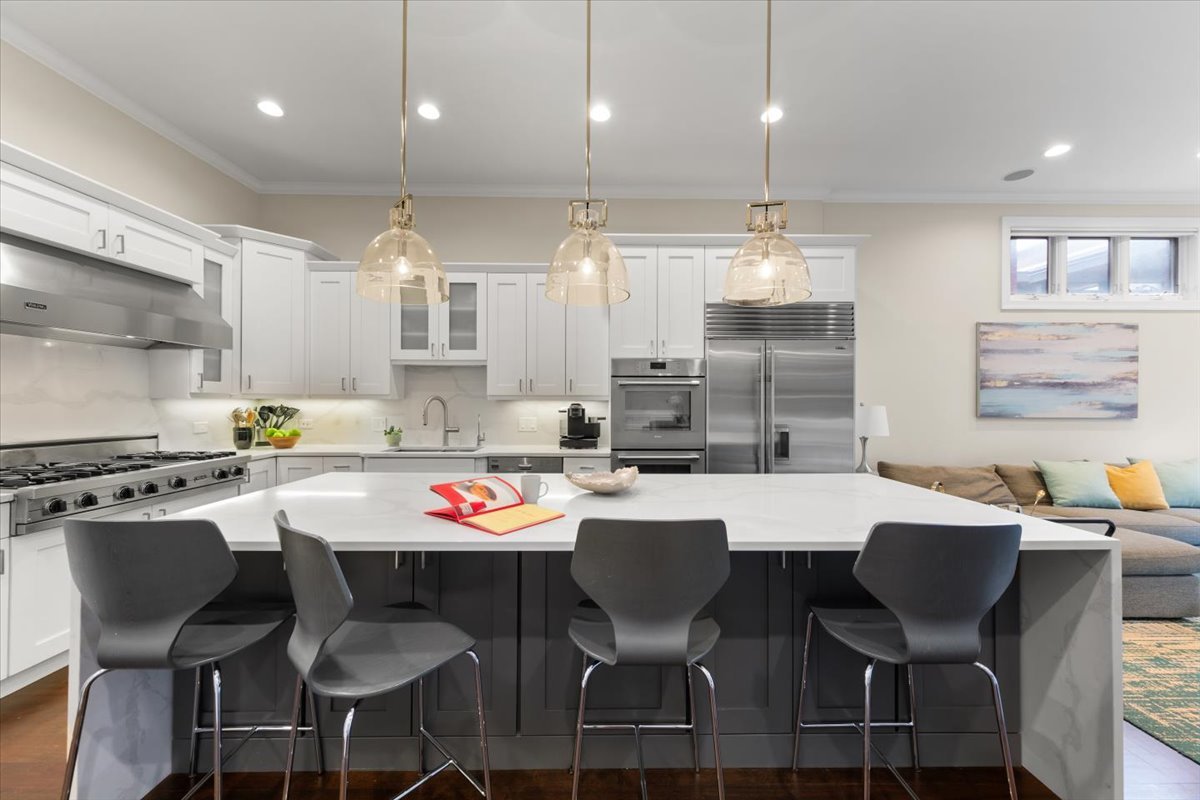 1716 West Wolfram Street Chicago IL 60657