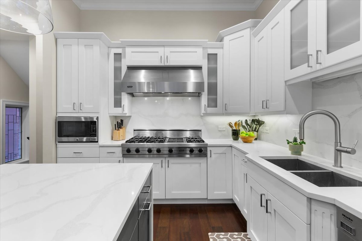 1716 West Wolfram Street Chicago IL 60657
