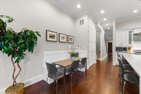 1716 West Wolfram Street Chicago IL 60657