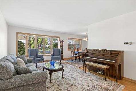 827 North Douglas Avenue Arlington Heights IL 60004