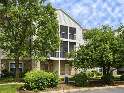 490 Dolton Lane Carol Stream IL 60188