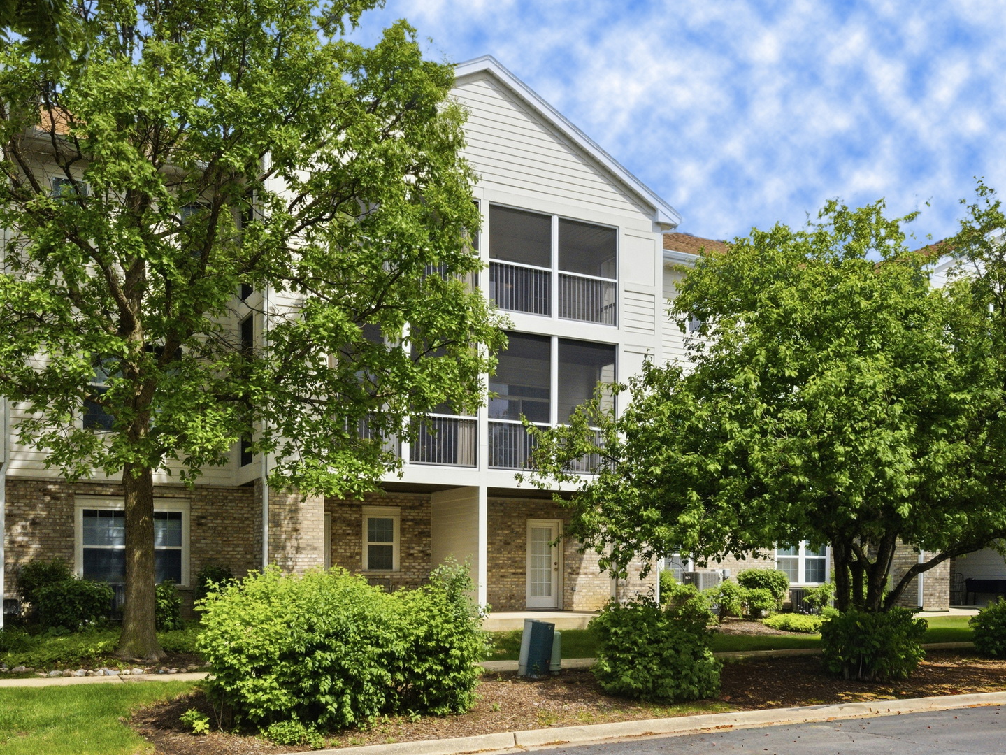 490 Dolton Lane Carol Stream IL 60188