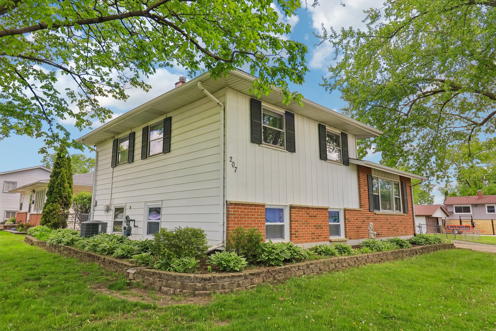 207 North Idlewild Avenue Mundelein IL 60060
