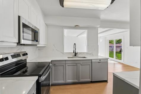 207 North Idlewild Avenue Mundelein IL 60060