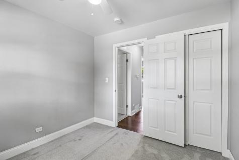 207 North Idlewild Avenue Mundelein IL 60060