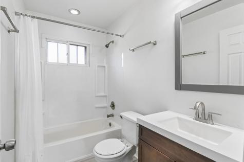207 North Idlewild Avenue Mundelein IL 60060
