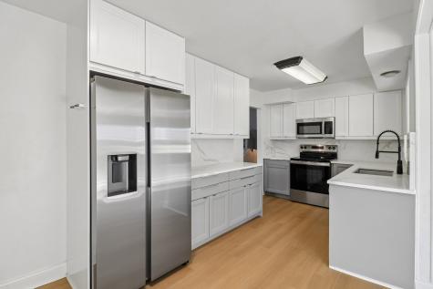207 North Idlewild Avenue Mundelein IL 60060