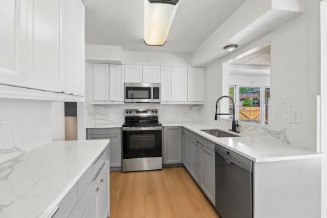 207 North Idlewild Avenue Mundelein IL 60060