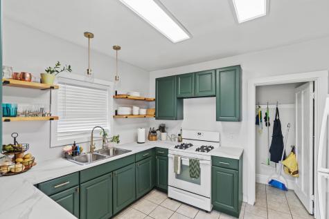 416 Hull Court Waukegan IL 60085
