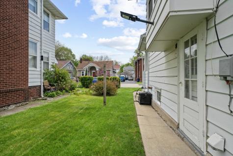 416 Hull Court Waukegan IL 60085