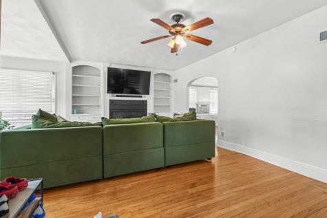416 Hull Court Waukegan IL 60085
