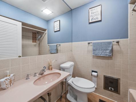 410 Flossmoor Avenue Waukegan IL 60085